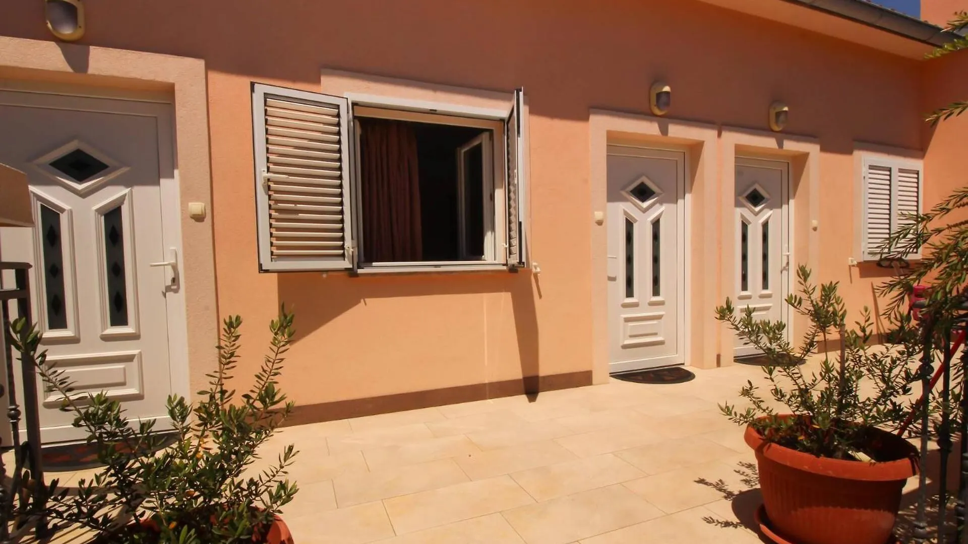 Apartments Beach Silo  3*, Silo (Krk) Croatia